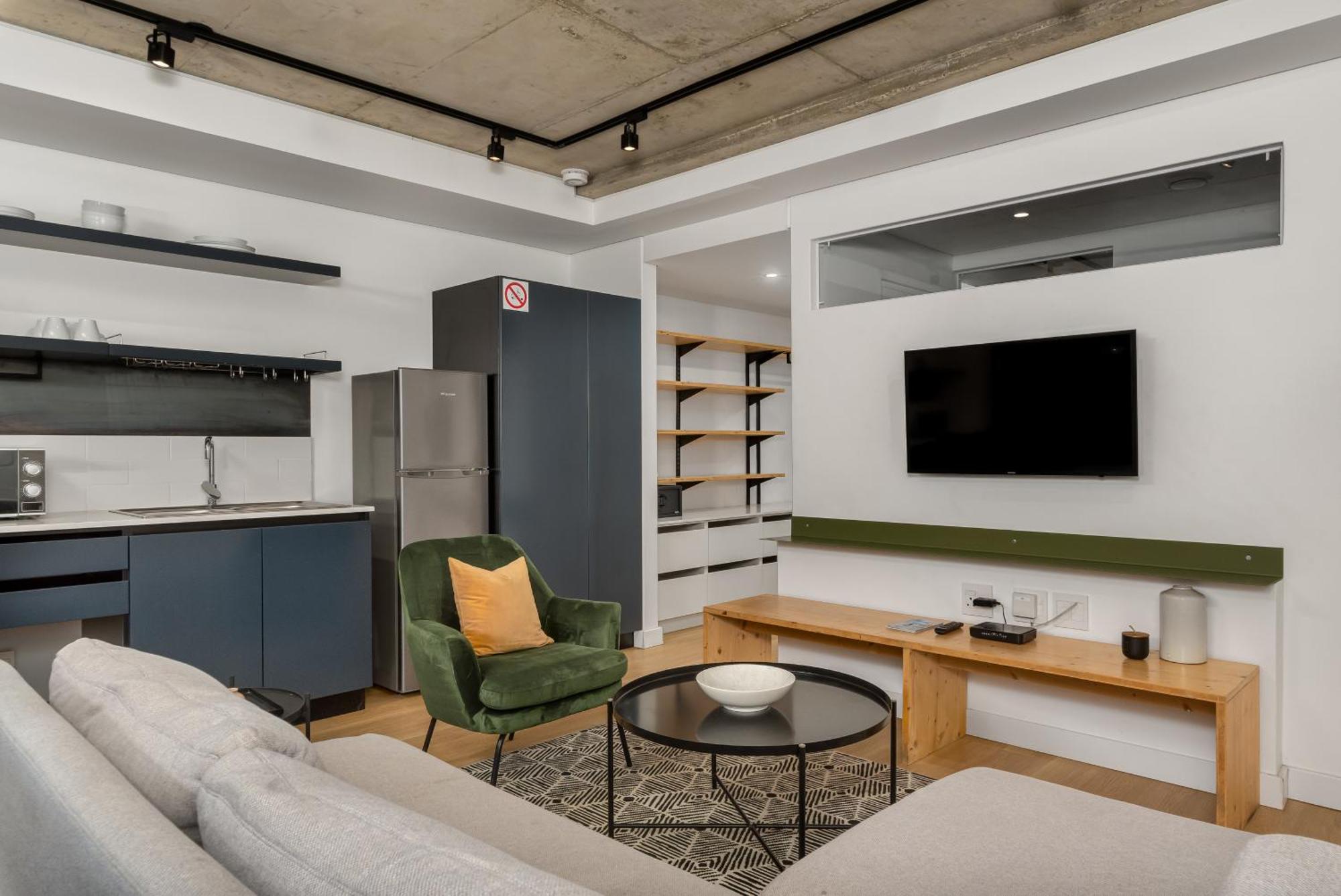 Fortyonl Apartment *